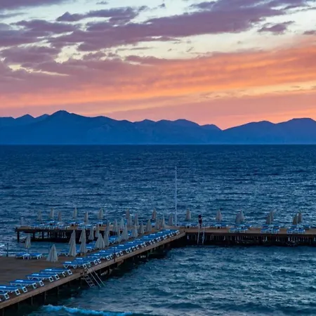La Local Suites&Spa Hotel 4*